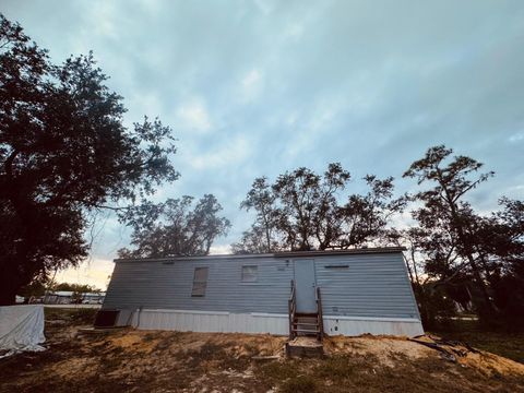 A home in LAKE WALES