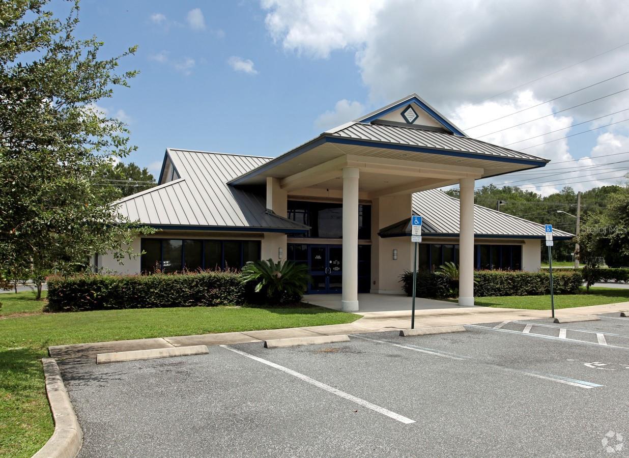 Extremely nice move in ready bank branch office, complete with drive in lanes, vault, and all the bells and whistles needed to start running? This branch is located on the hard corner of NE 36th Ave and NE 14th ST. This location is also set up nicely for any professional office use.