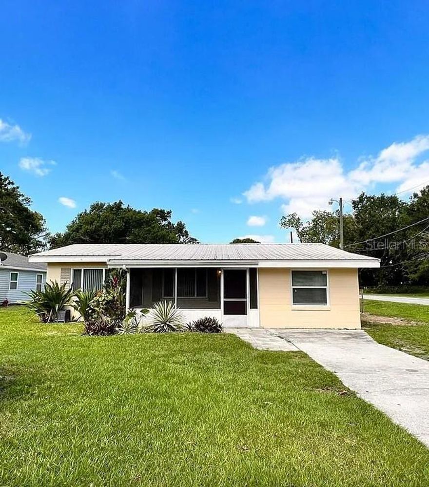 "Charming 2-Bed Retreat in Winter Haven – Cozy 1117 sq ft Haven!"
Welcome to your new home! This charming 2-bedroom, 1-bath house offers 1,117 sq. ft. of comfortable living space in a peaceful neighborhood. Enjoy the convenience of nearby shopping, parks, and local amenities—all just minutes away.