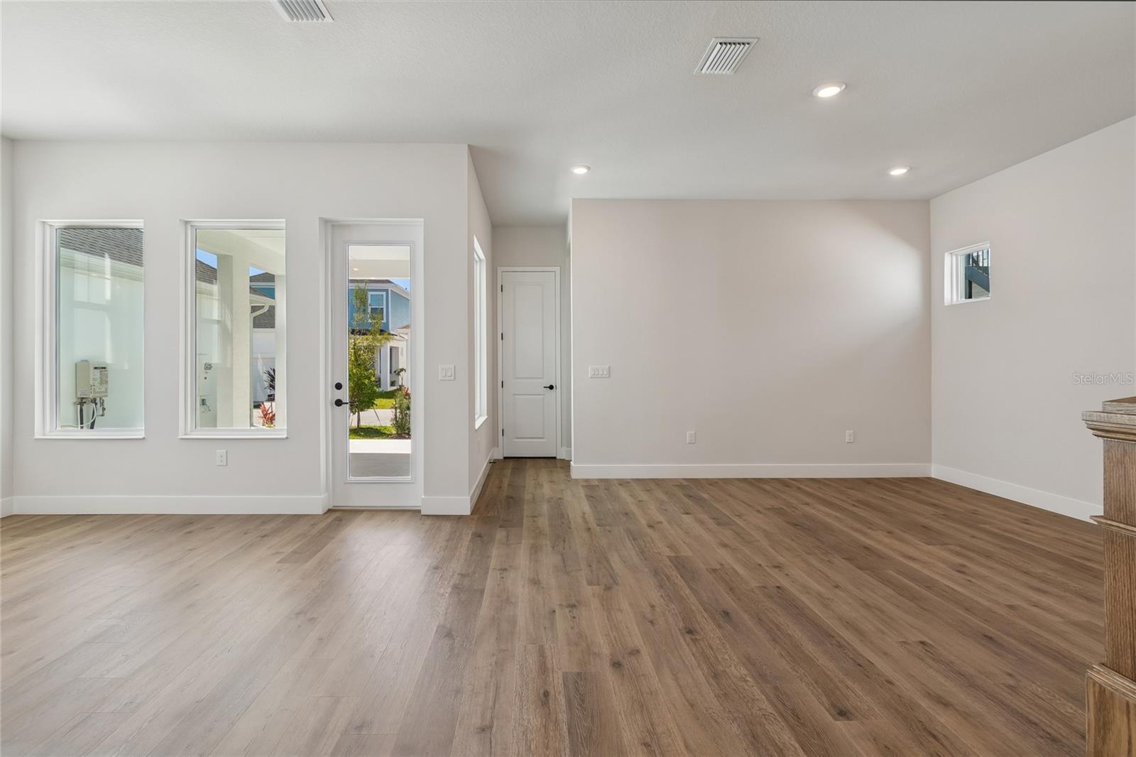 EMERALD LANDING AT WATERSIDE - Residential