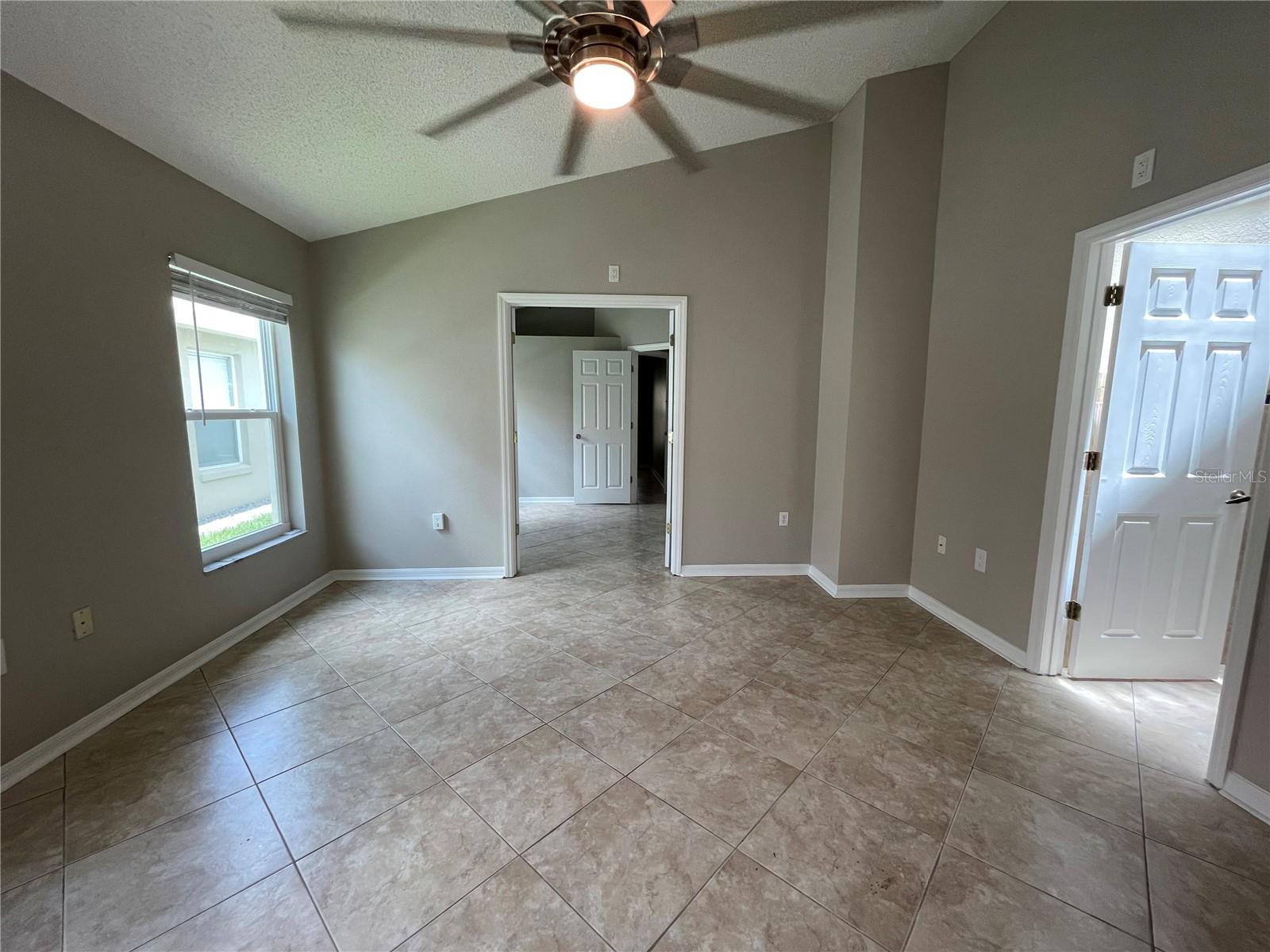 PARKSTONE UNIT 4 - Residential Lease