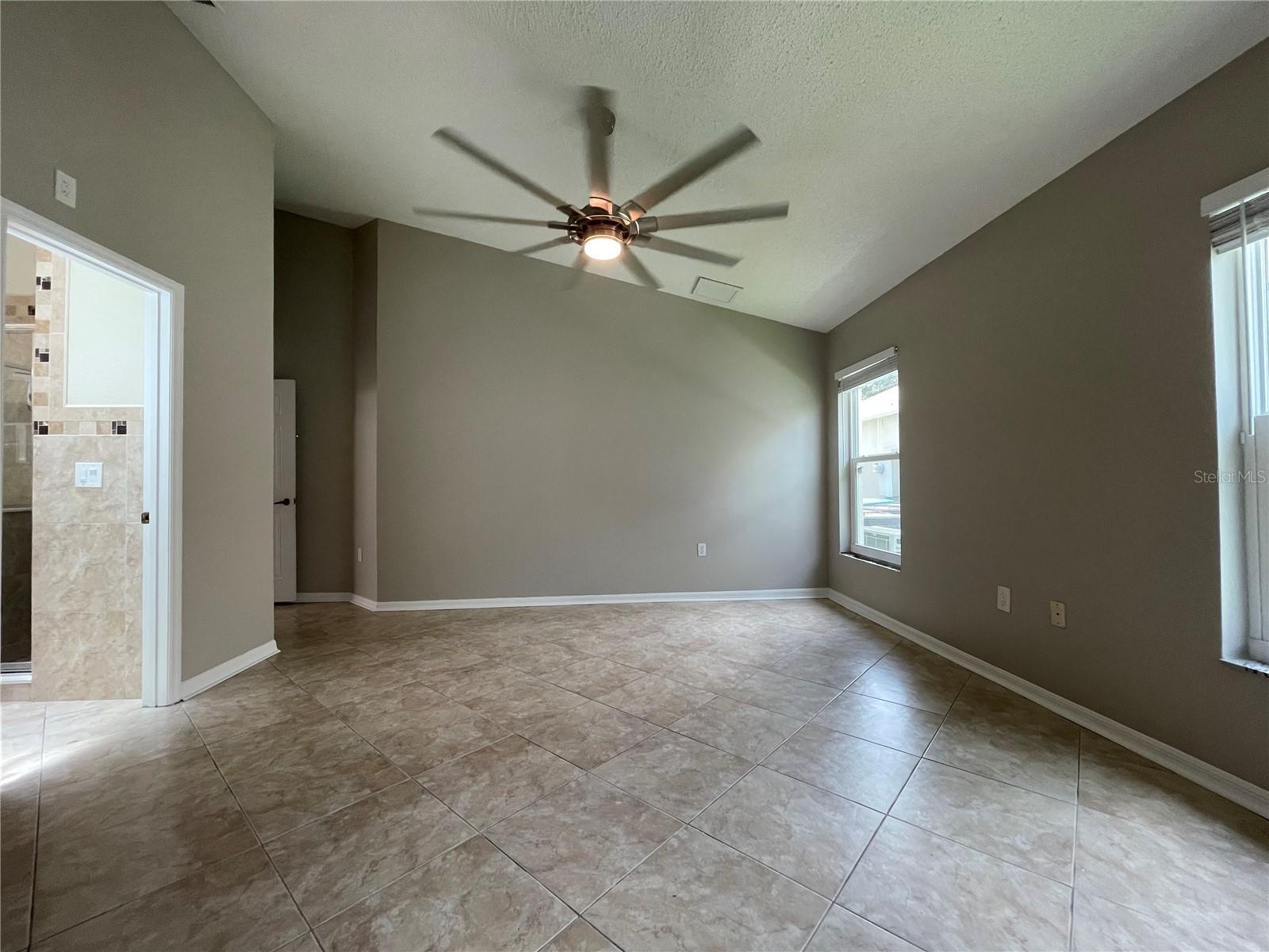 PARKSTONE UNIT 4 - Residential Lease