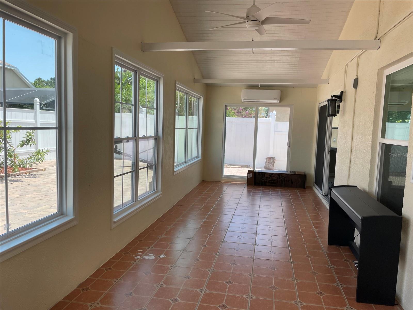 PARKSTONE UNIT 4 - Residential Lease