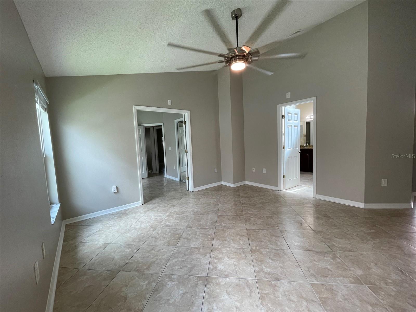 PARKSTONE UNIT 4 - Residential Lease