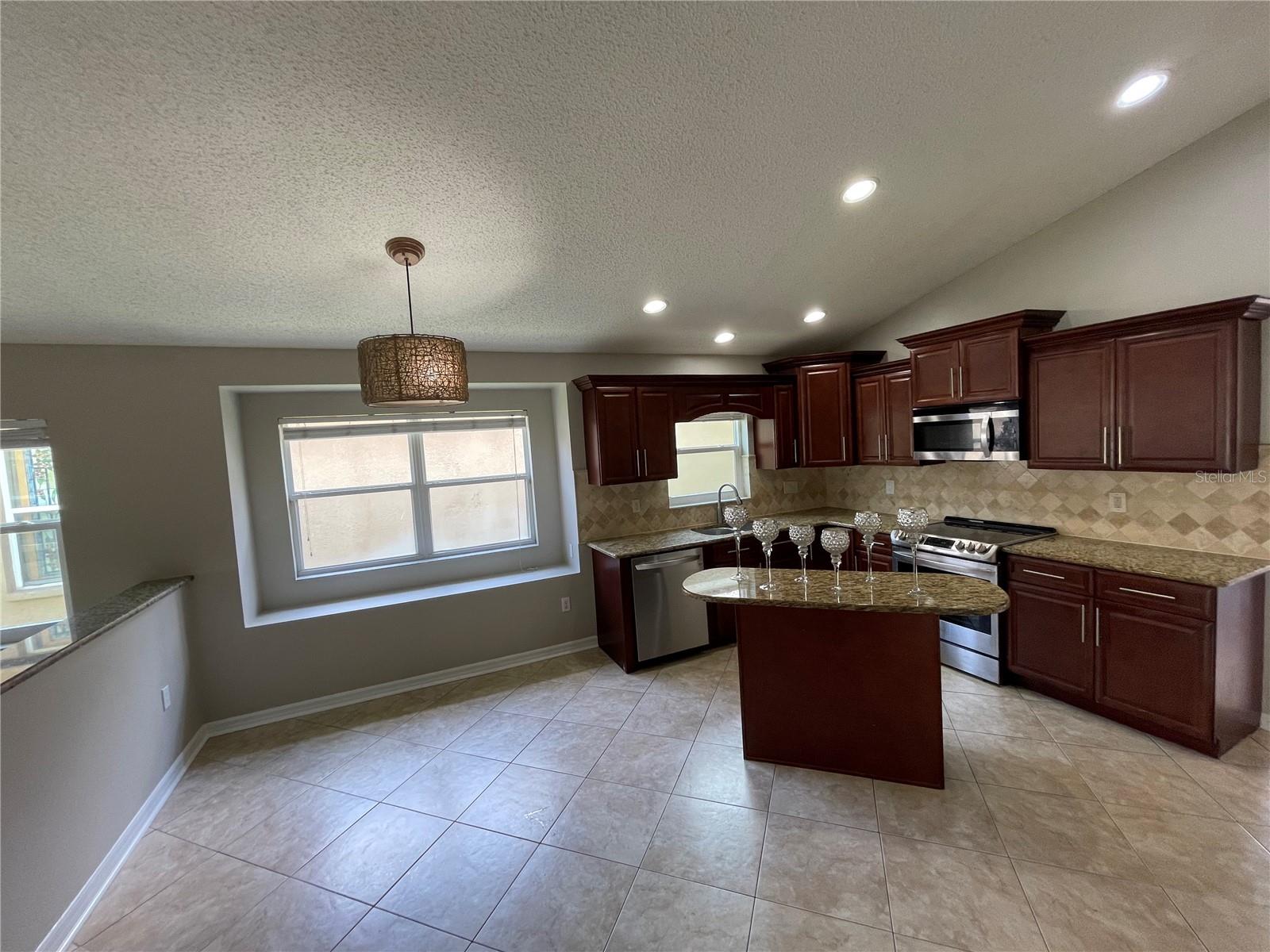 PARKSTONE UNIT 4 - Residential Lease