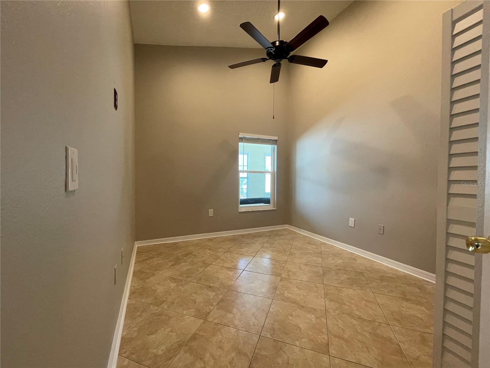 PARKSTONE UNIT 4 - Residential Lease