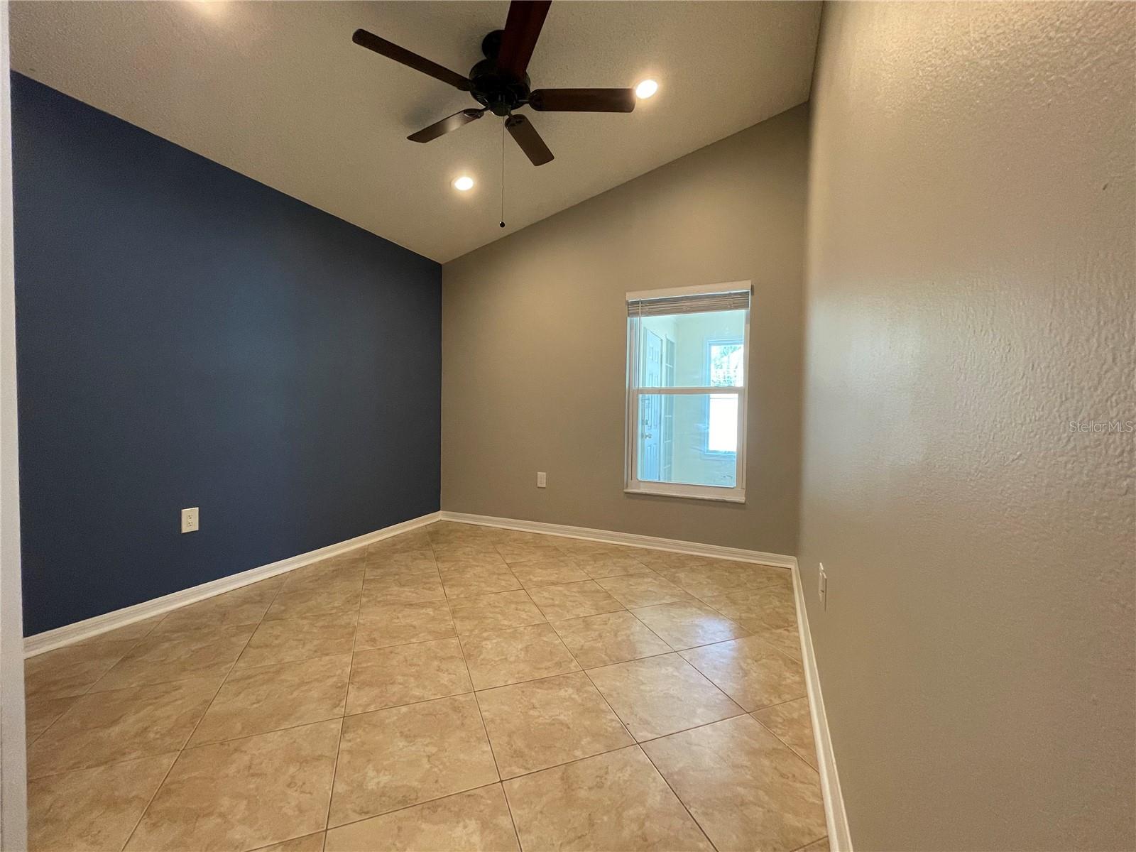 PARKSTONE UNIT 4 - Residential Lease