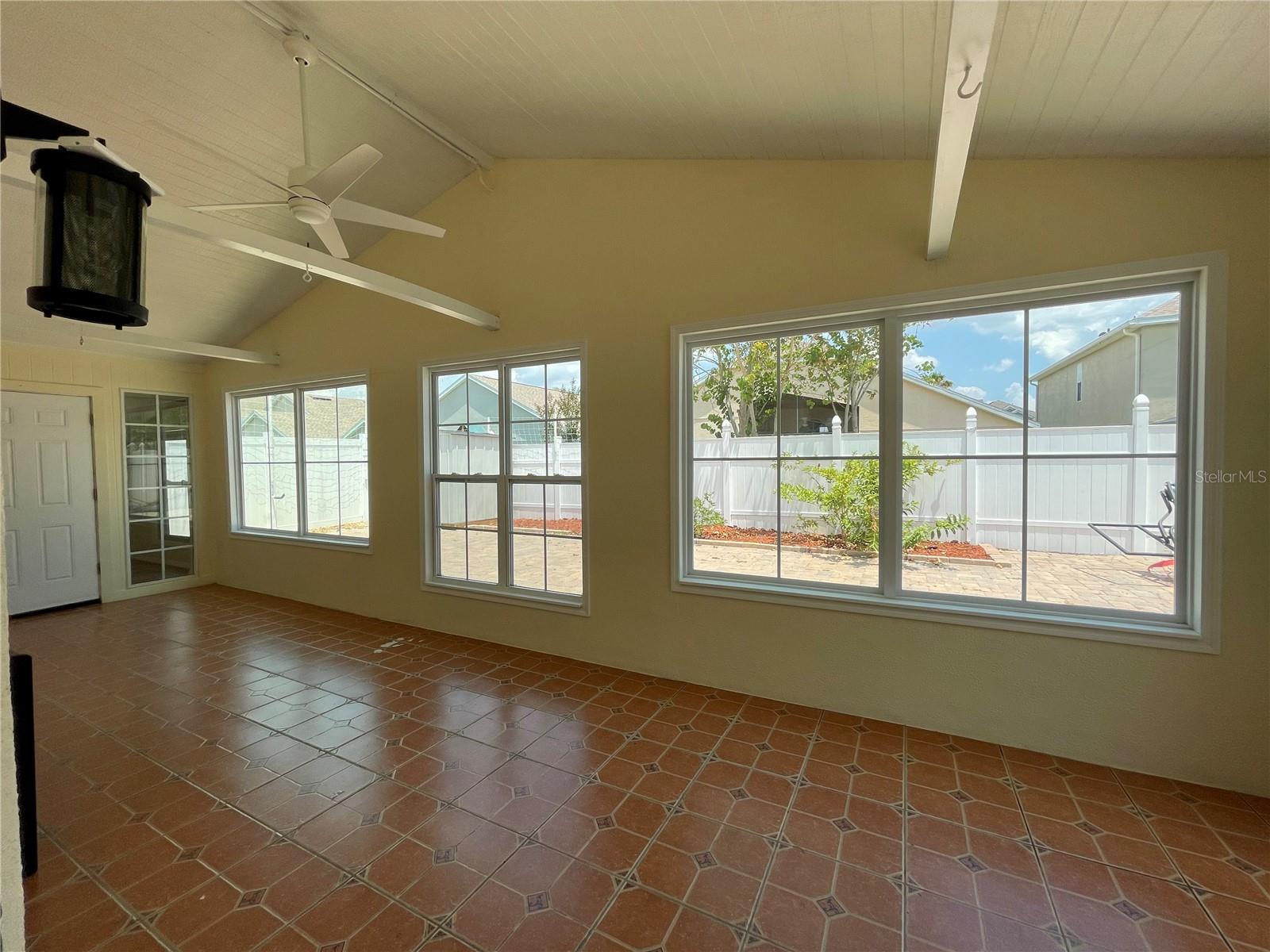 PARKSTONE UNIT 4 - Residential Lease