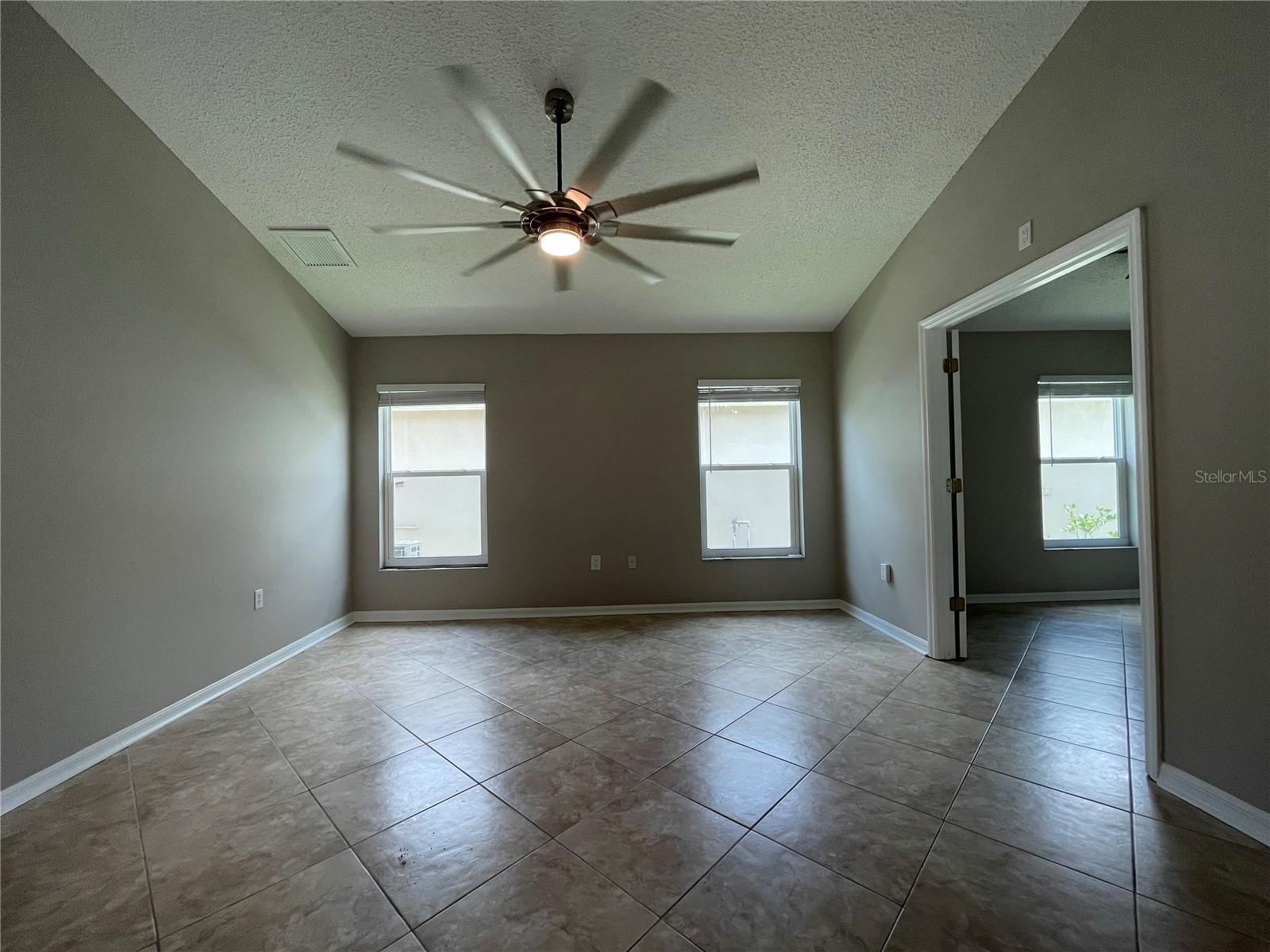 PARKSTONE UNIT 4 - Residential Lease