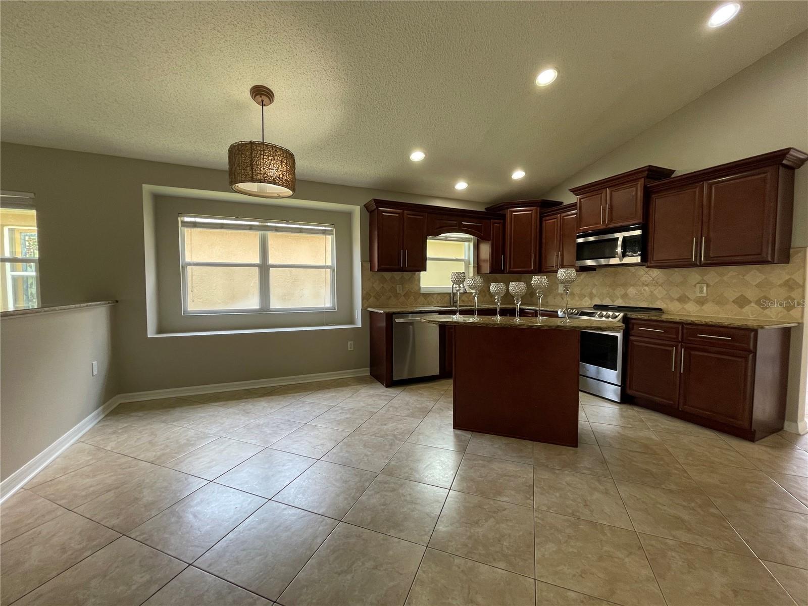 PARKSTONE UNIT 4 - Residential Lease