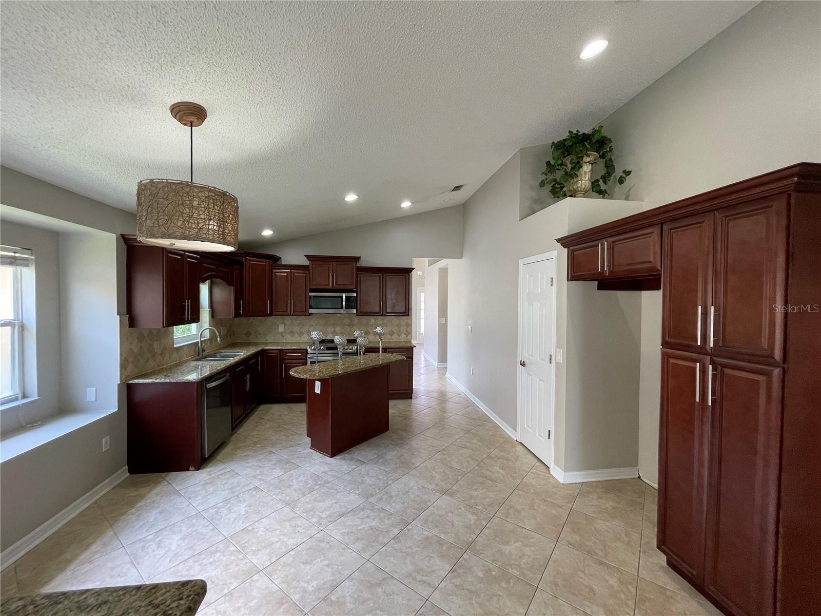 PARKSTONE UNIT 4 - Residential Lease