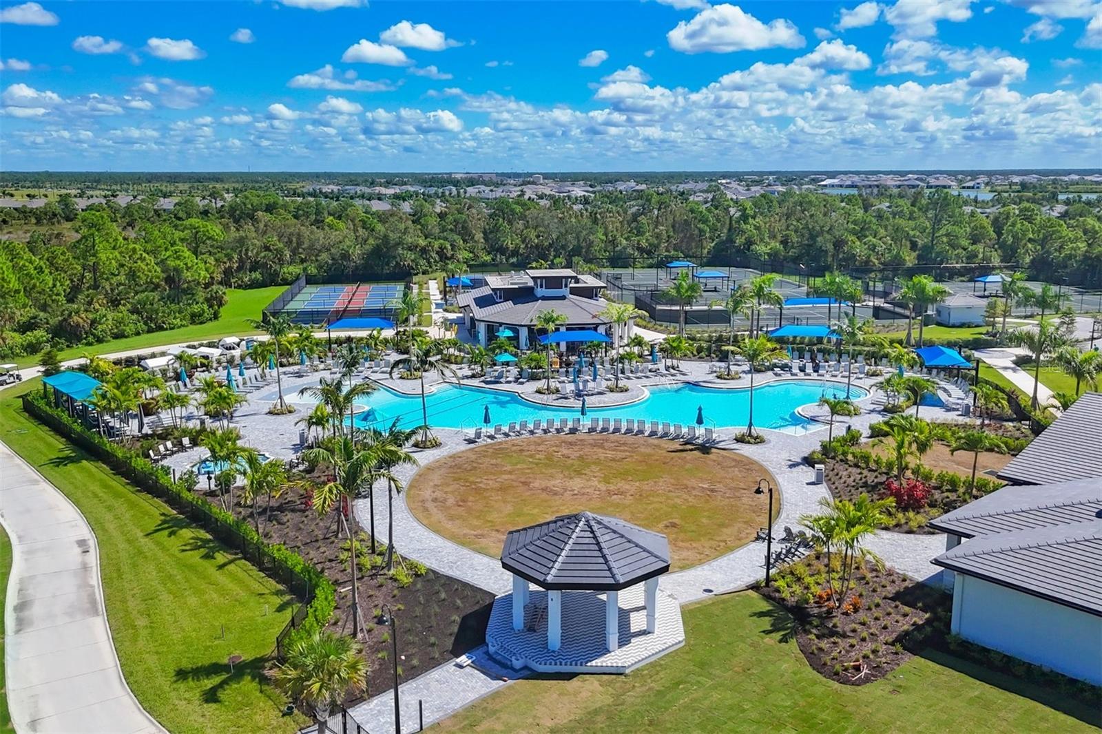 WELLEN PARK GOLF & COUNTRY CLUB - Residential