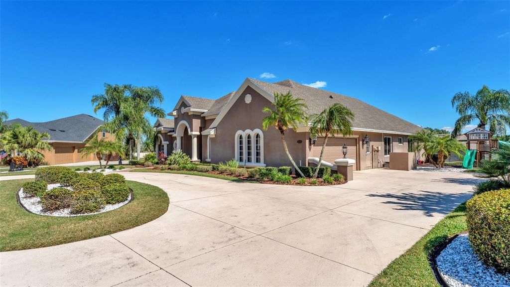 Photo of 5135 Highlands Lakeview Loop, Lakeland, FL 33812 (MLS # L4957840)