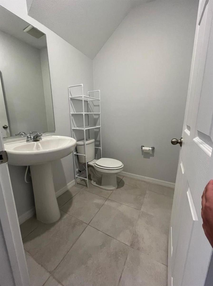 THE MEADOW AT CROSSPRAIRIE TOWNES - Residential Lease