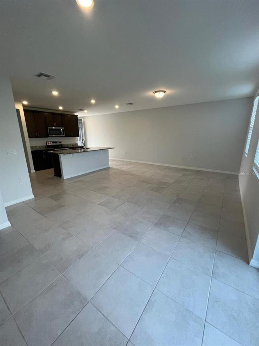 THE MEADOW AT CROSSPRAIRIE TOWNES - Residential Lease