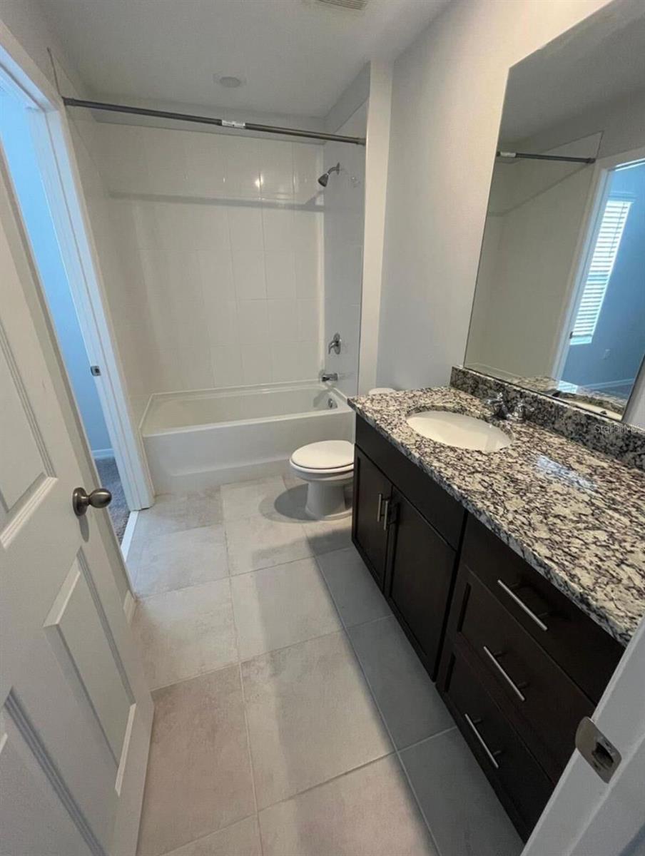 THE MEADOW AT CROSSPRAIRIE TOWNES - Residential Lease