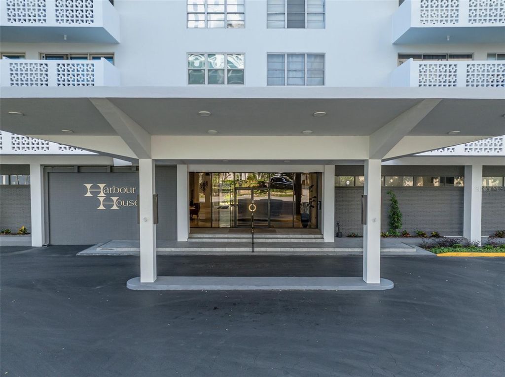 Photo of 2401 Bayshore Boulevard #1204, Tampa, FL 33629 (MLS # C7508541)