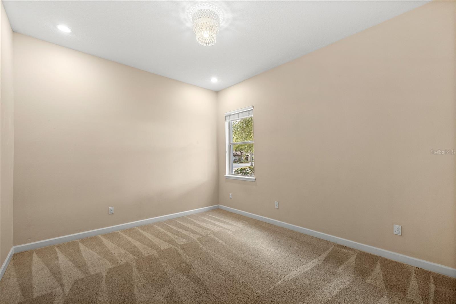 BURLINGTON OAKS / HEATHROW - Residential