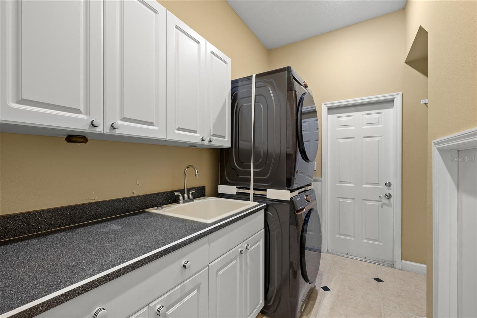 BURLINGTON OAKS / HEATHROW - Residential