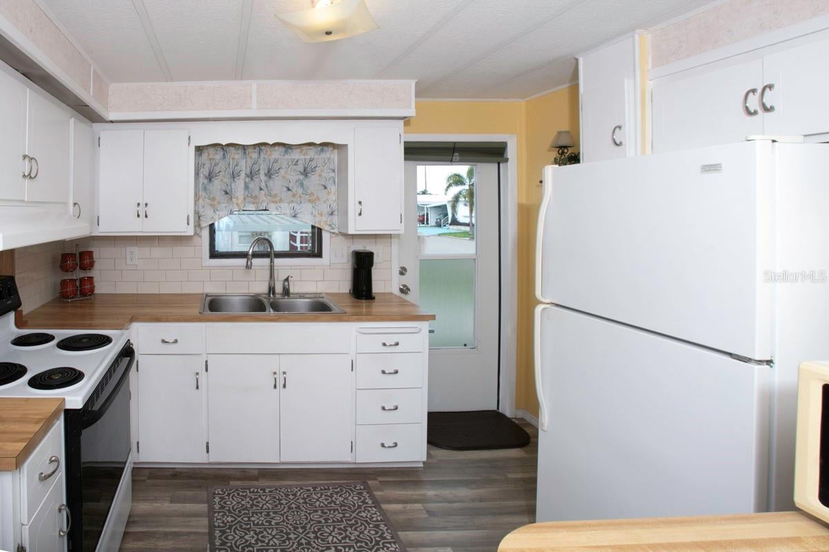 716 50TH AVENUE W, BRADENTON, FL, 34207 4 716 50TH AVENUE W