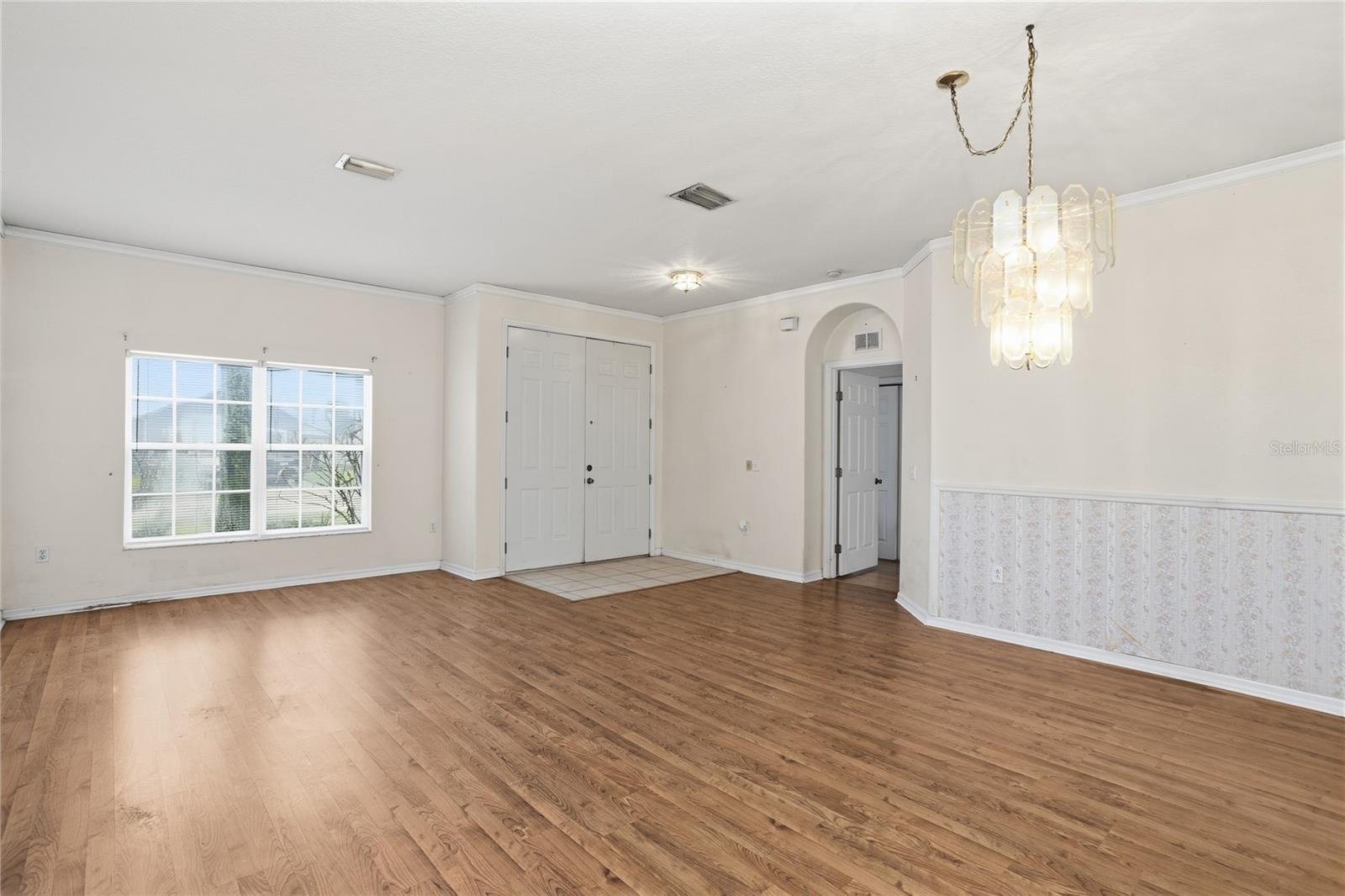 424 STONEHENGE CIRCLE