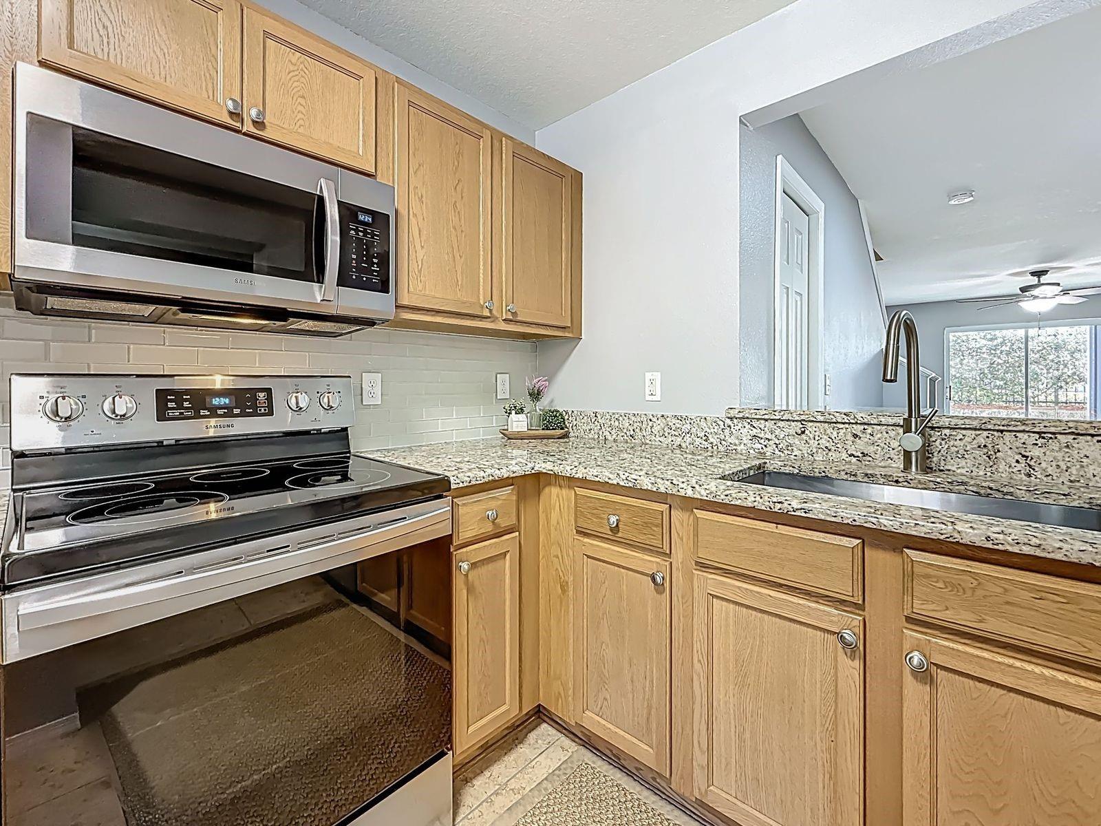 SUNSET POINTE TWNHMS - Residential