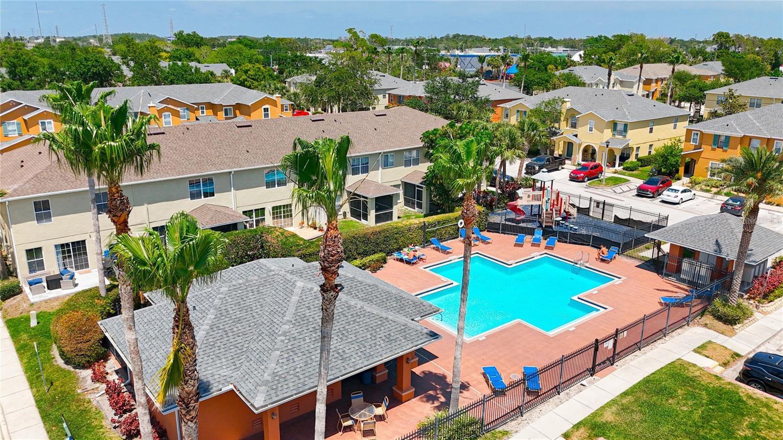 SUNSET POINTE TWNHMS - Residential