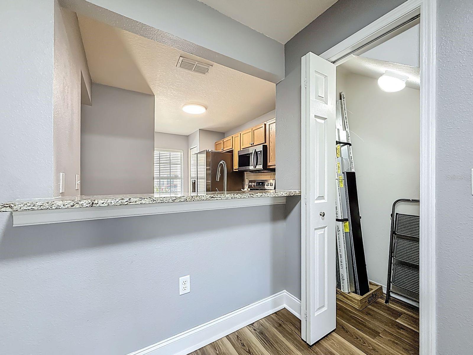 SUNSET POINTE TWNHMS - Residential