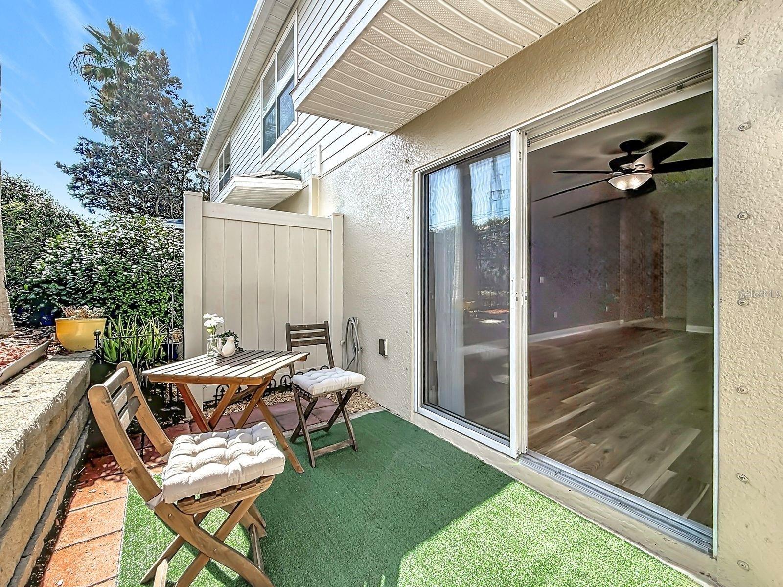 SUNSET POINTE TWNHMS - Residential