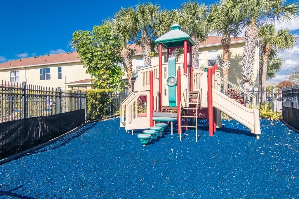 SUNSET POINTE TWNHMS - Residential