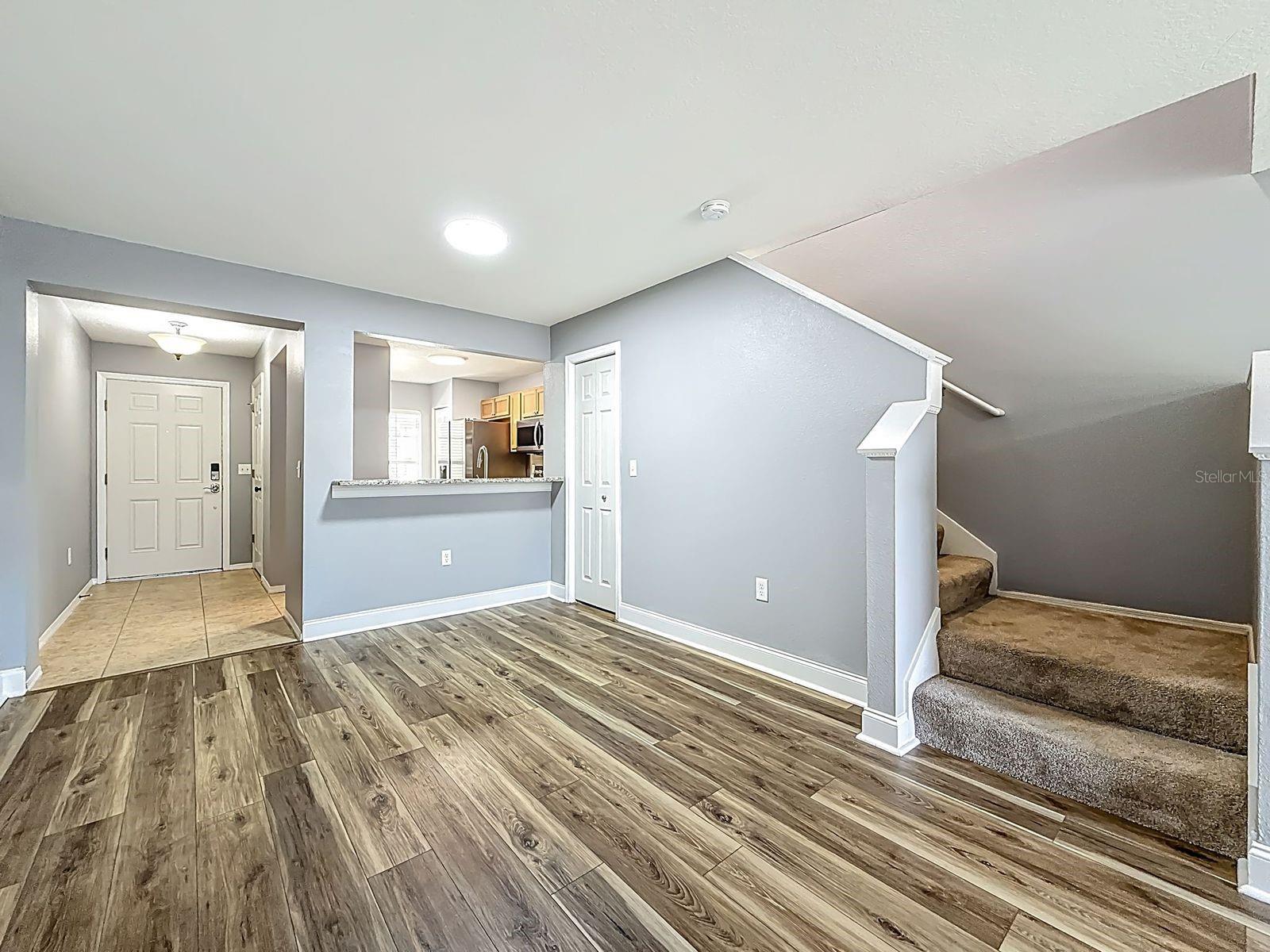 SUNSET POINTE TWNHMS - Residential