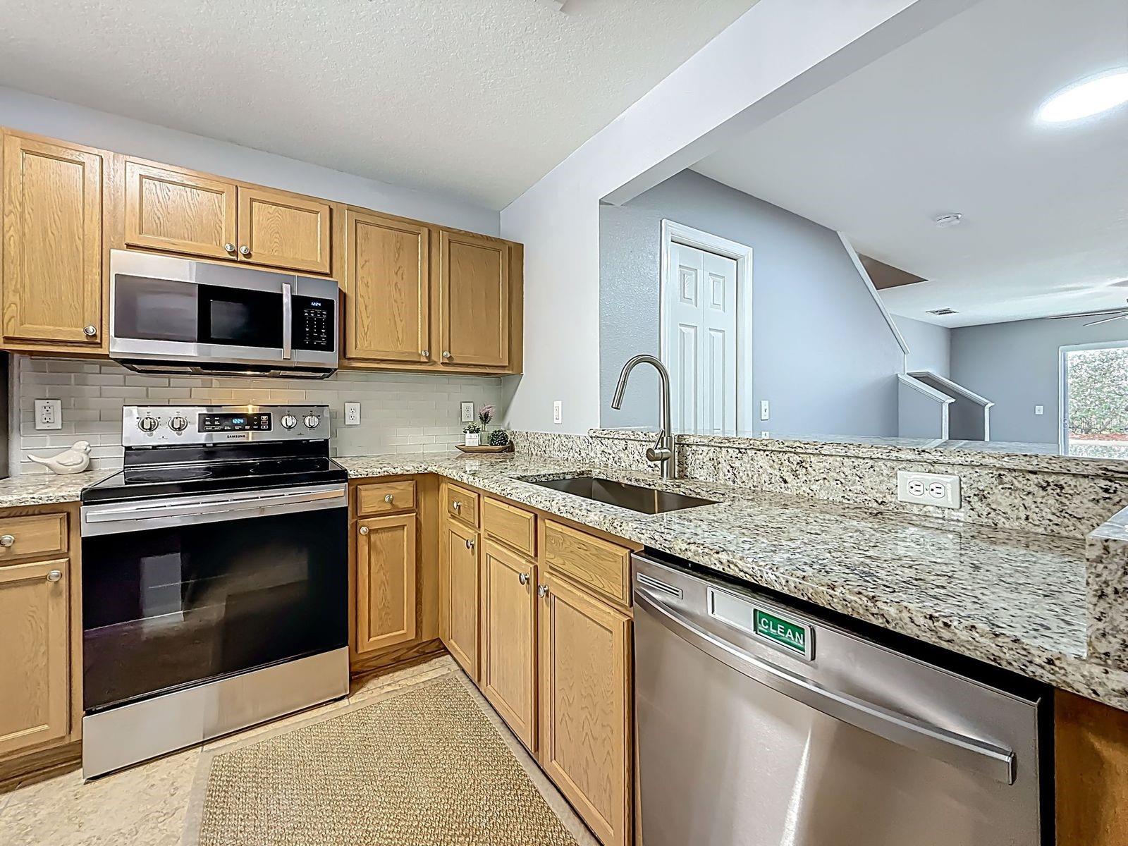 SUNSET POINTE TWNHMS - Residential