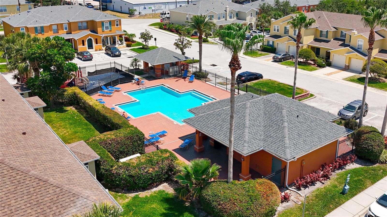 SUNSET POINTE TWNHMS - Residential