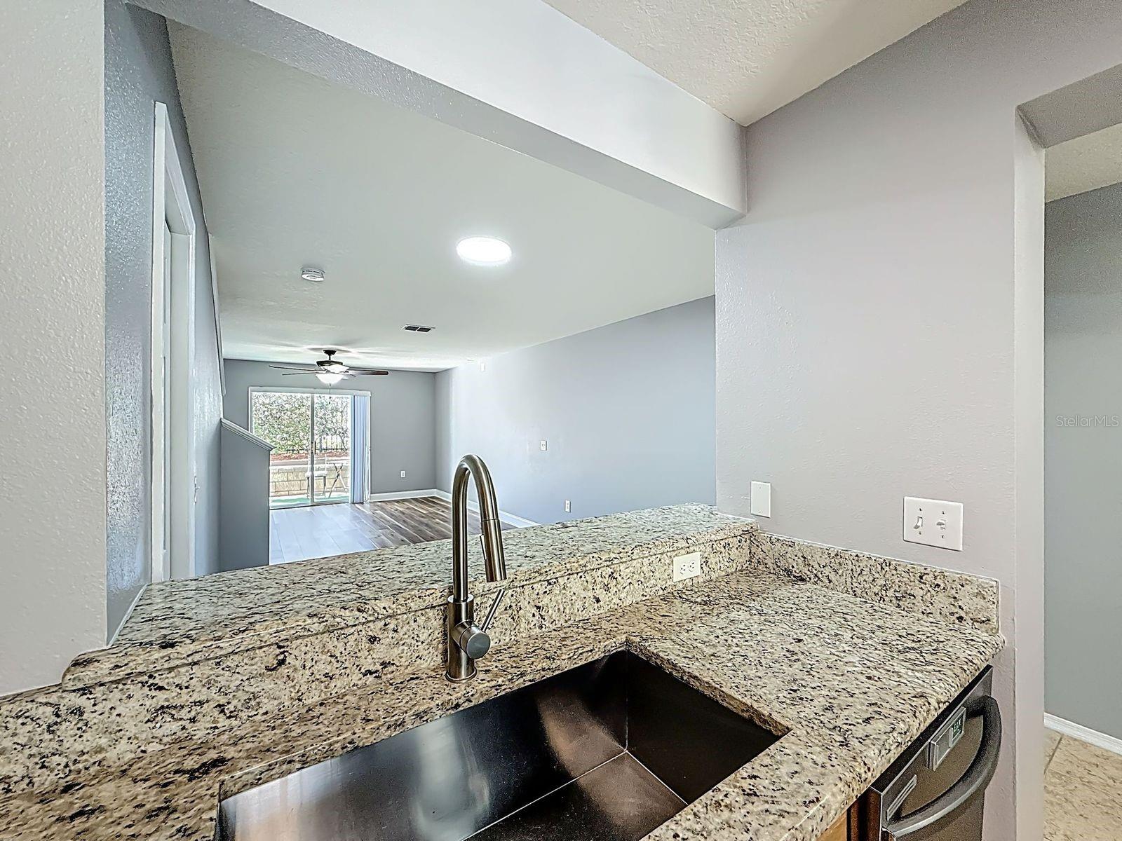 SUNSET POINTE TWNHMS - Residential