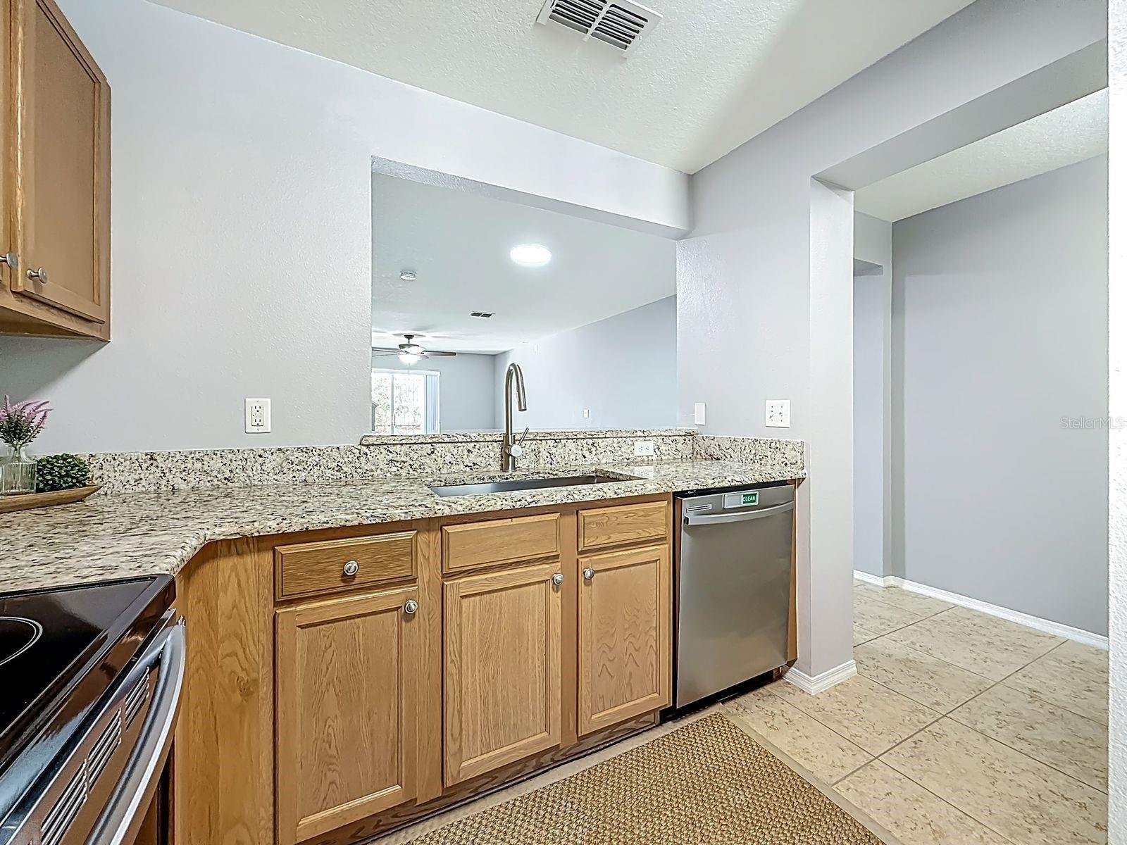 SUNSET POINTE TWNHMS - Residential