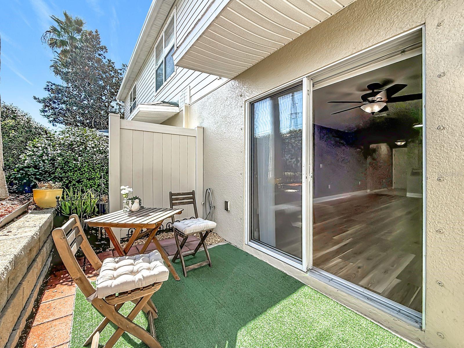 SUNSET POINTE TWNHMS - Residential