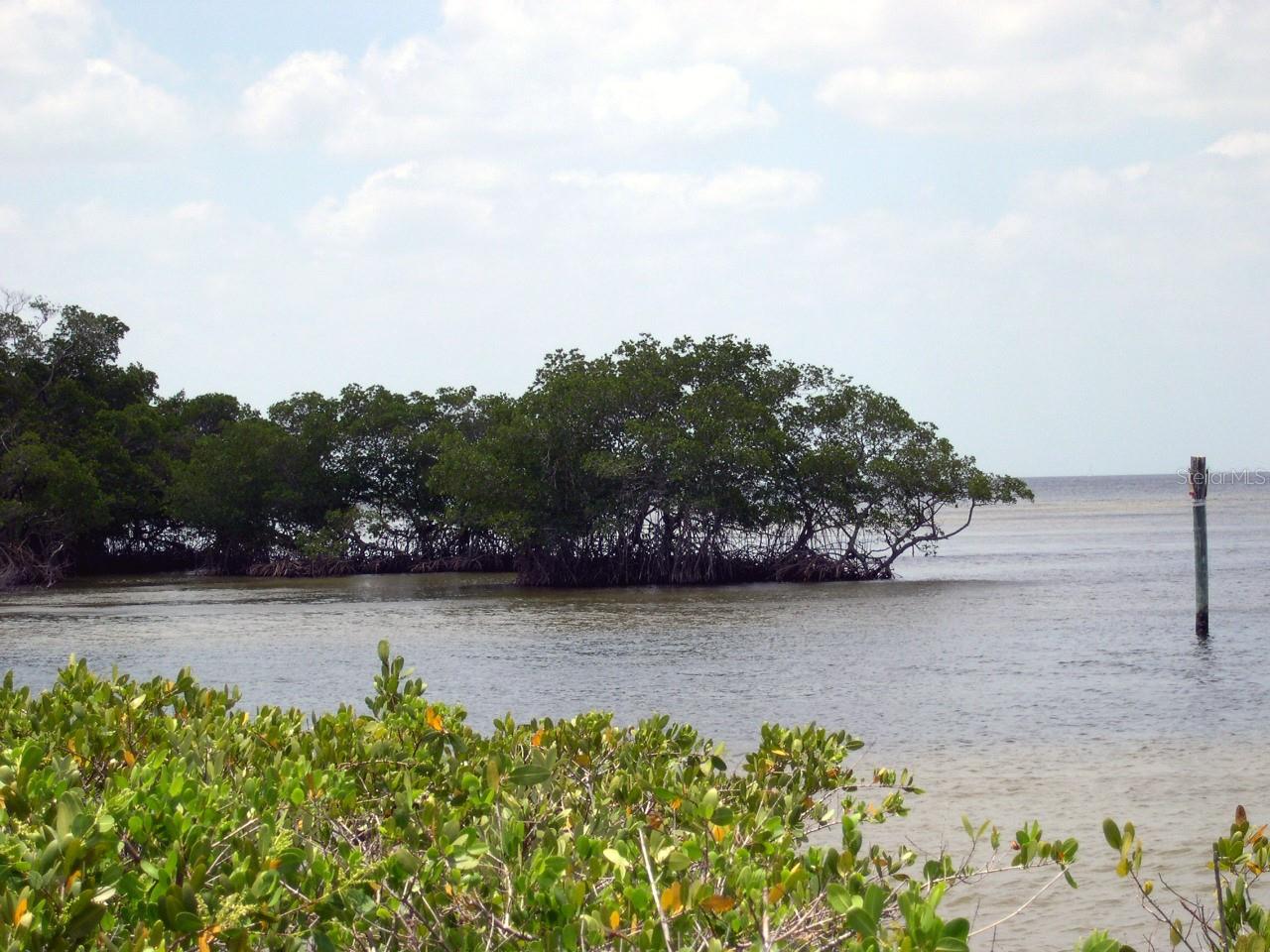 PUNTA GORDA ISLES SEC 05 - Land