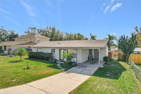 A home in AUBURNDALE