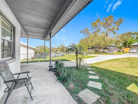 A home in AUBURNDALE