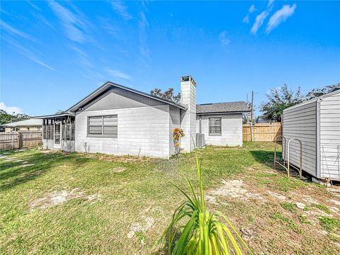 A home in AUBURNDALE