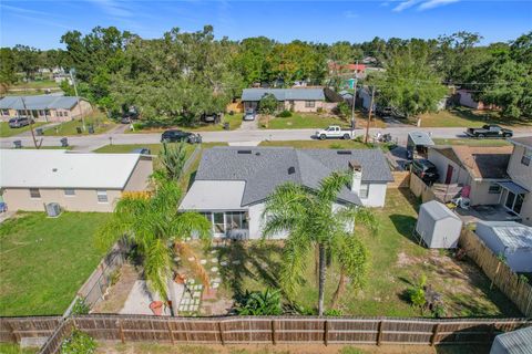 A home in AUBURNDALE