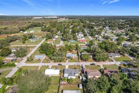 A home in AUBURNDALE