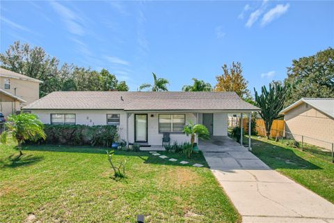 A home in AUBURNDALE