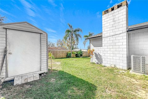 A home in AUBURNDALE