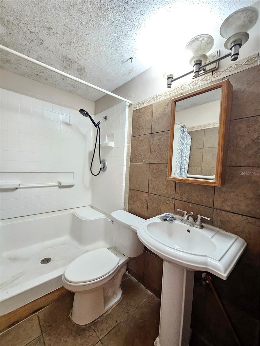 HOLIDAY LAKE ESTATES - Residential Lease