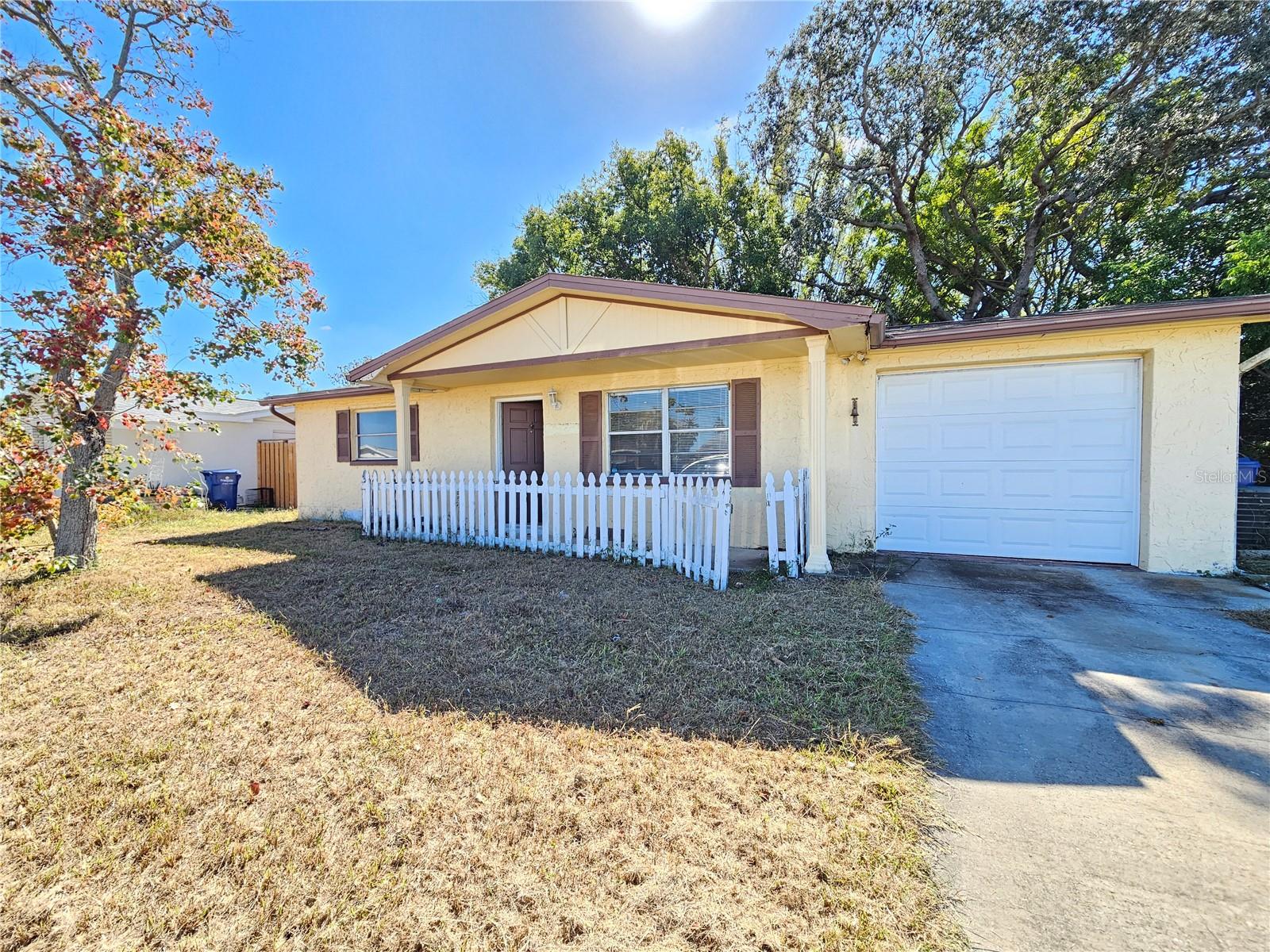 HOLIDAY LAKE ESTATES - Residential Lease