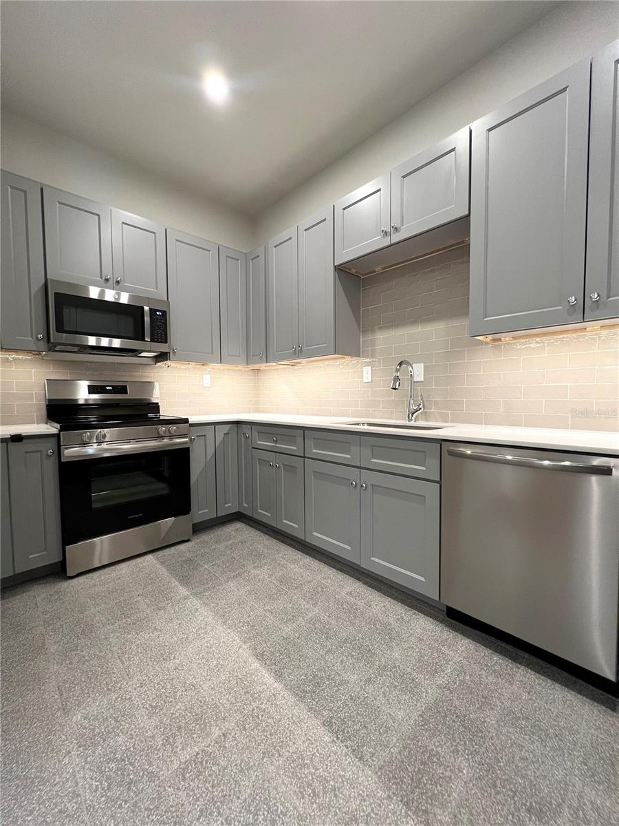 LAKE WALES - Commercial Sale