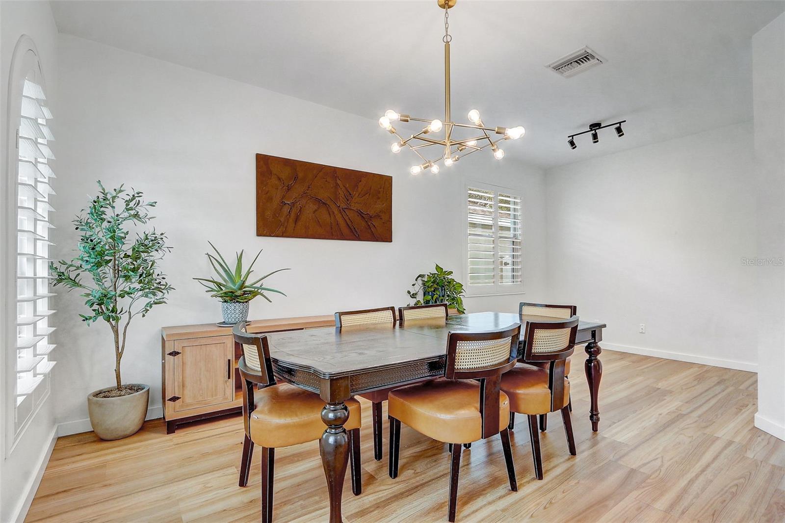 1870 EMERALD GREEN CIRCLE