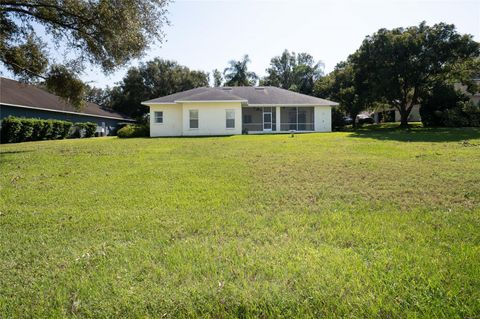 A home in AUBURNDALE