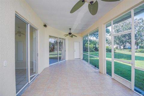 A home in AUBURNDALE